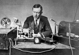 Radio Tales : Historic Moments in Reedsport Broadcasting