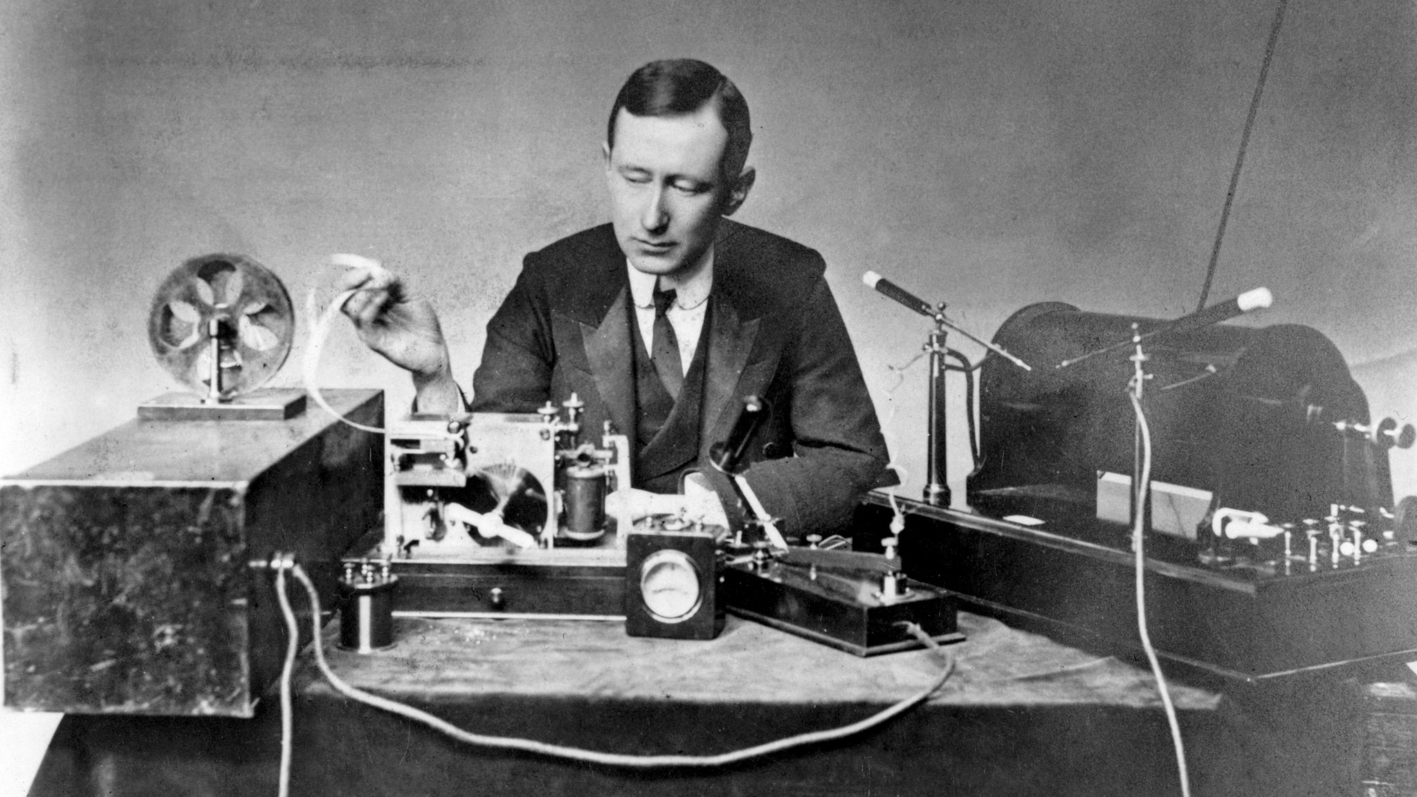 Radio Tales : Historic Moments in Reedsport Broadcasting